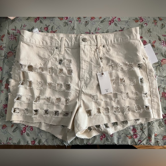 BNWT Good American 90s Laser Cutout Short in Bone - Picture 2 of 4